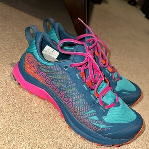 La sportiva women’s running shoe size 6.5